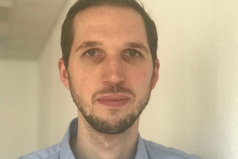 Felix Schleife hat an der Martin-Luther-Universität Halle-Wittenberg Jura und Wirtschaftsrecht studiert und sein Referendariat beim Landgericht Halle absolviert. Seit Ende Juni 2021 ist er Referent für die Zentraldateien und das Auswertesystem der Safe-Server im Landesverwaltungsamt Sachsen-Anhalt. Foto: BzGw/privat