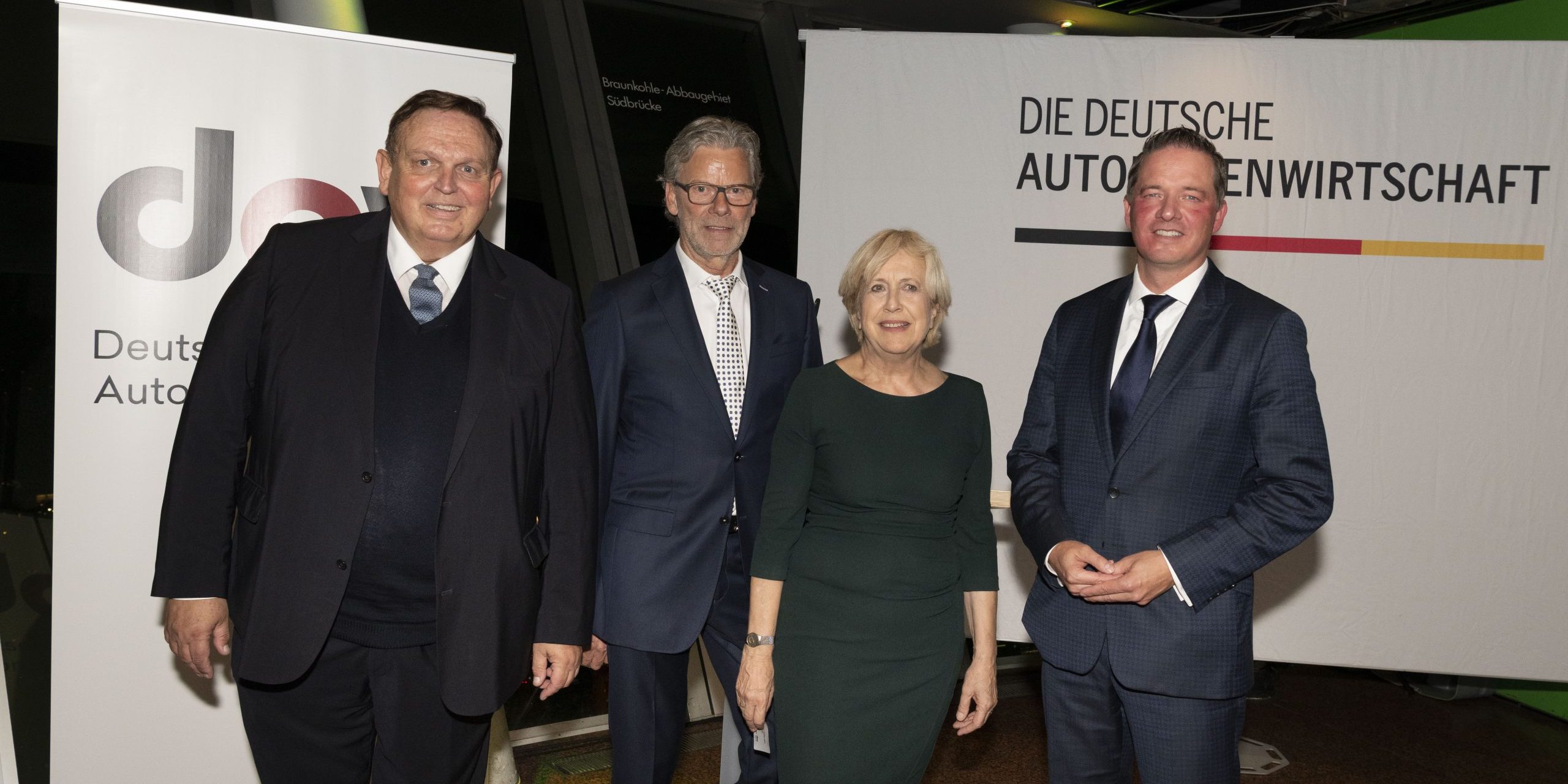 Gruppenfoto Parlamentarischer Abend in Düsseldorf (v.l.n.r.): Georg Stecker, Franz Einhaus, Elisabeth Müller-Witt, Gregor Golland