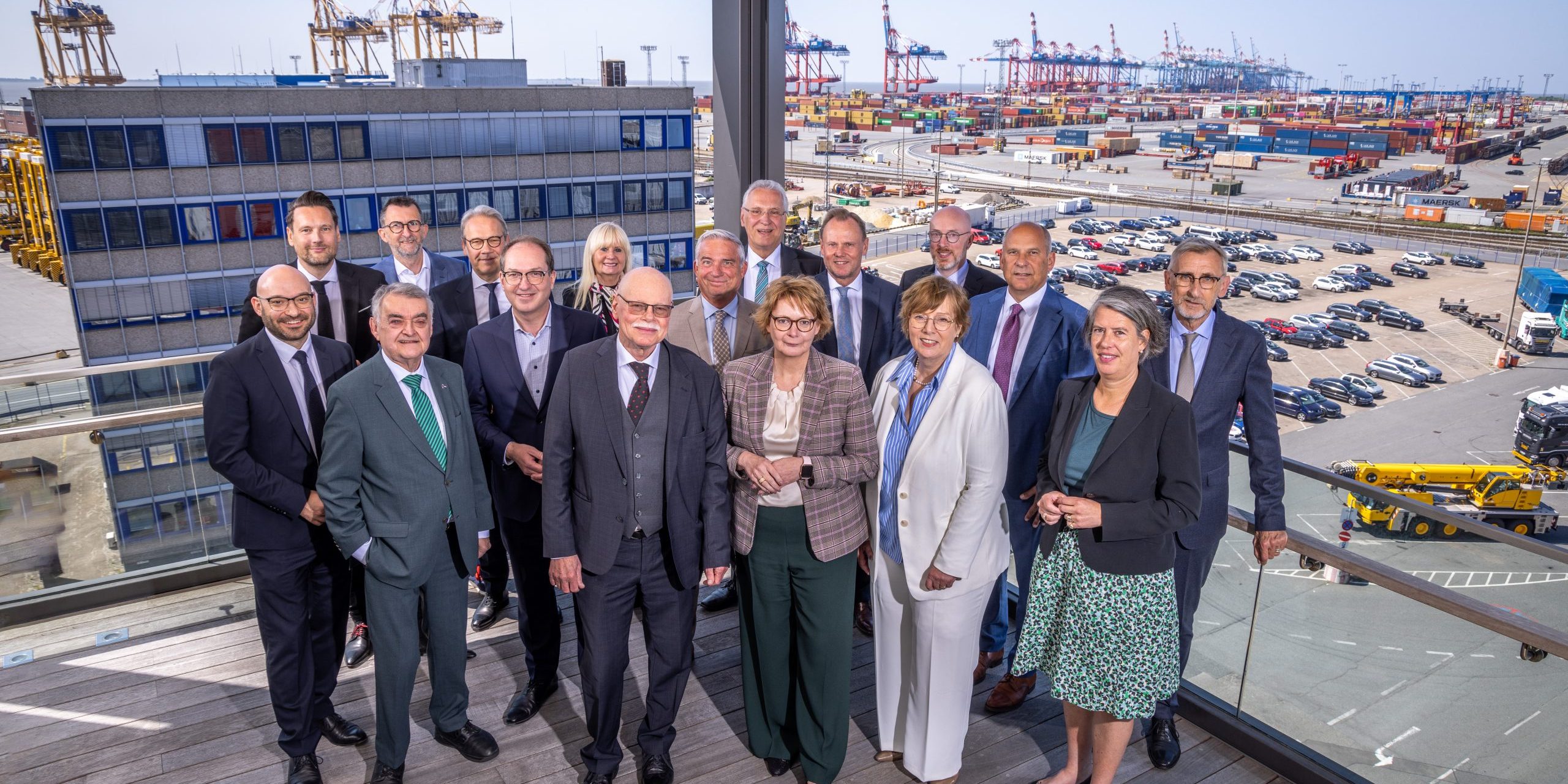 Innenministerkonferenz 2025, Tag 2, Gruppenfoto im Eurotop , Hafen Bremerhaven